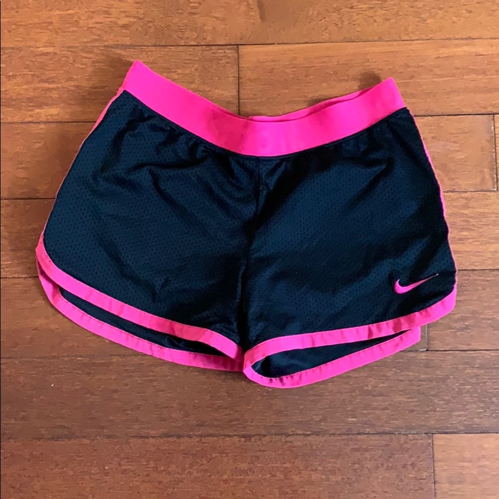 Nike women’s athletic shorts size small clean